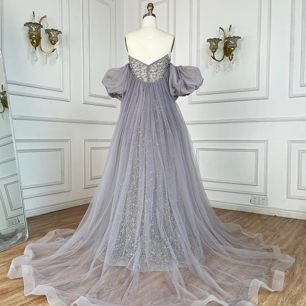 فستان فاخر مزين بالكريستال والؤلؤ يلمسه أنثويه