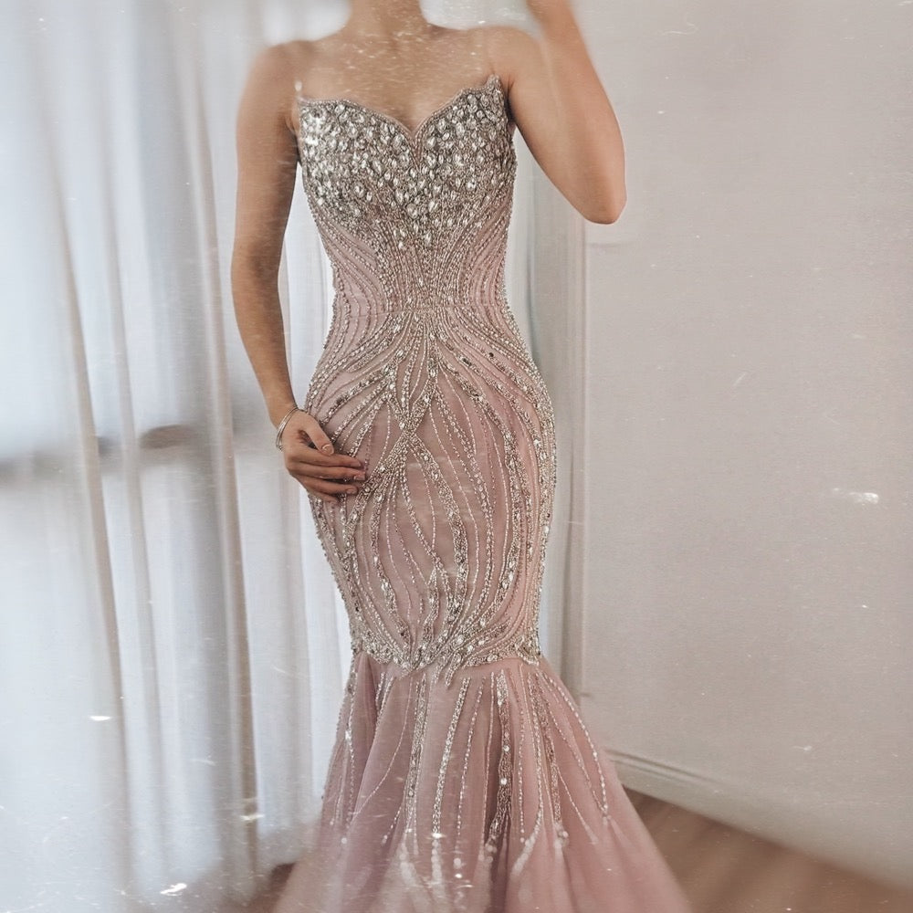 فستان انيق بتطريز يدوي