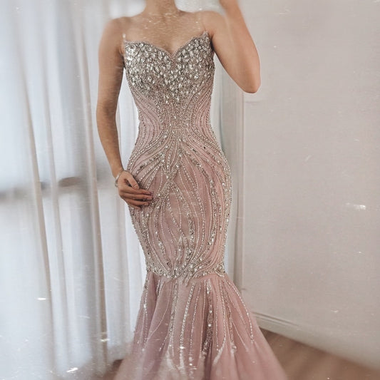 فستان انيق بتطريز يدوي