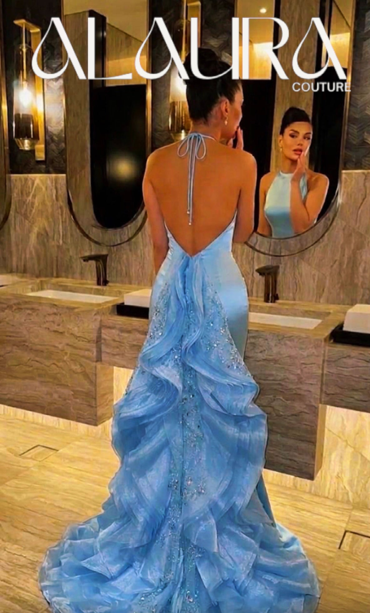 فستان انيق بتصميم ساحر مع ذيل طويل