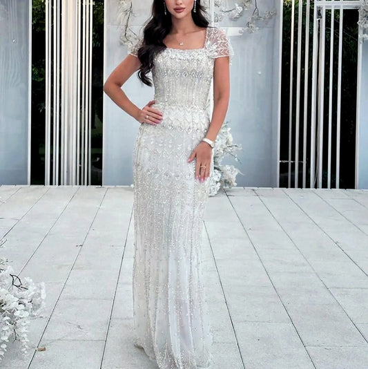 فستان فاخر بتطريز يدوي وتصميم راقي