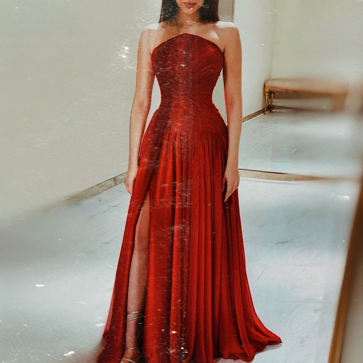 فستان راقي مصمم بالشيفون للمسه انسيابية