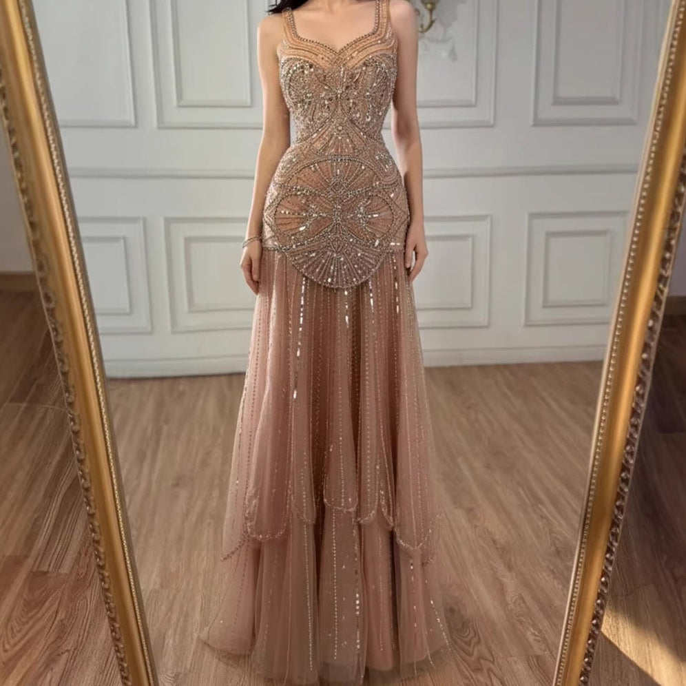 فستان انيق مطرز ومزين بالكريستال