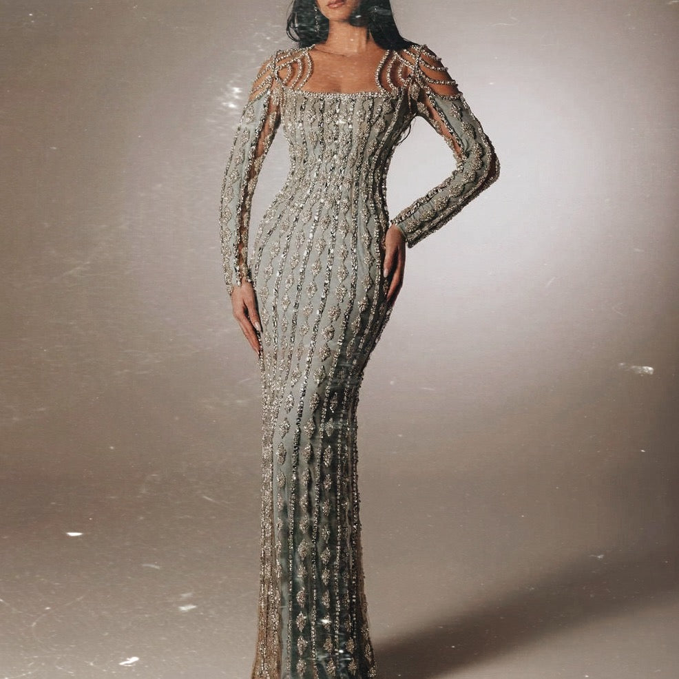 فستان مطرز باكمام طويله