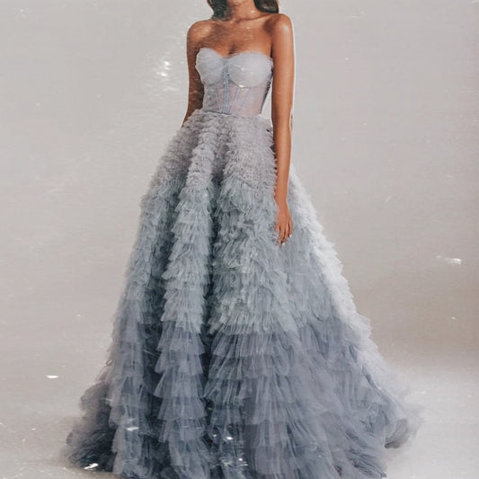 فستان مميز بتصميم فاخر من التل الممتزج بالألوان المتدرجه