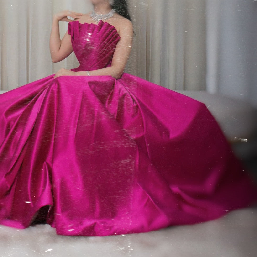 فستان راقي بتصميم مميز وأنثوي