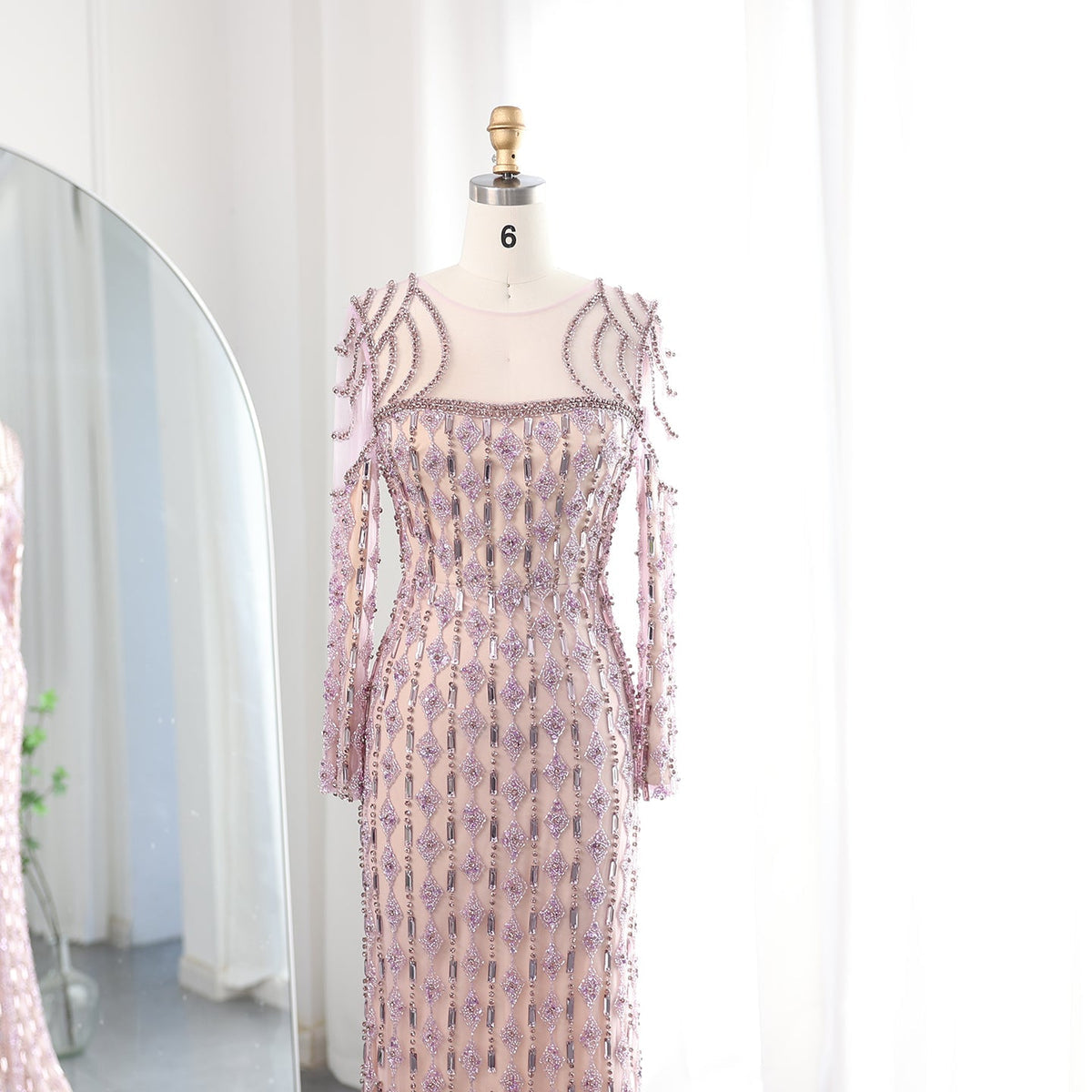 فستان مطرز باكمام طويله