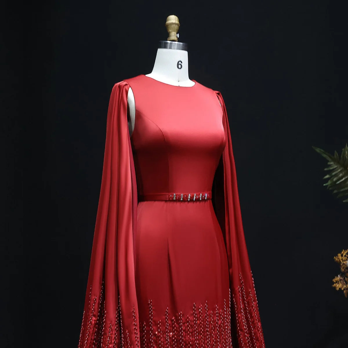 فستان مطرز باكمام كاب طويله