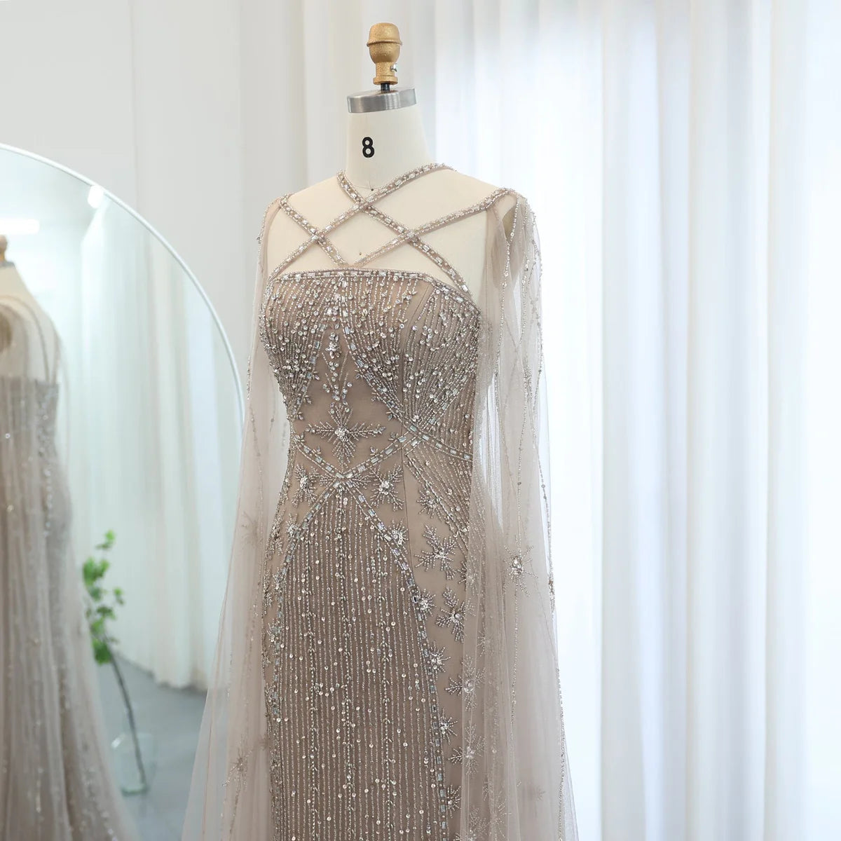 فستان مطرز بموديل حبال على الصدر