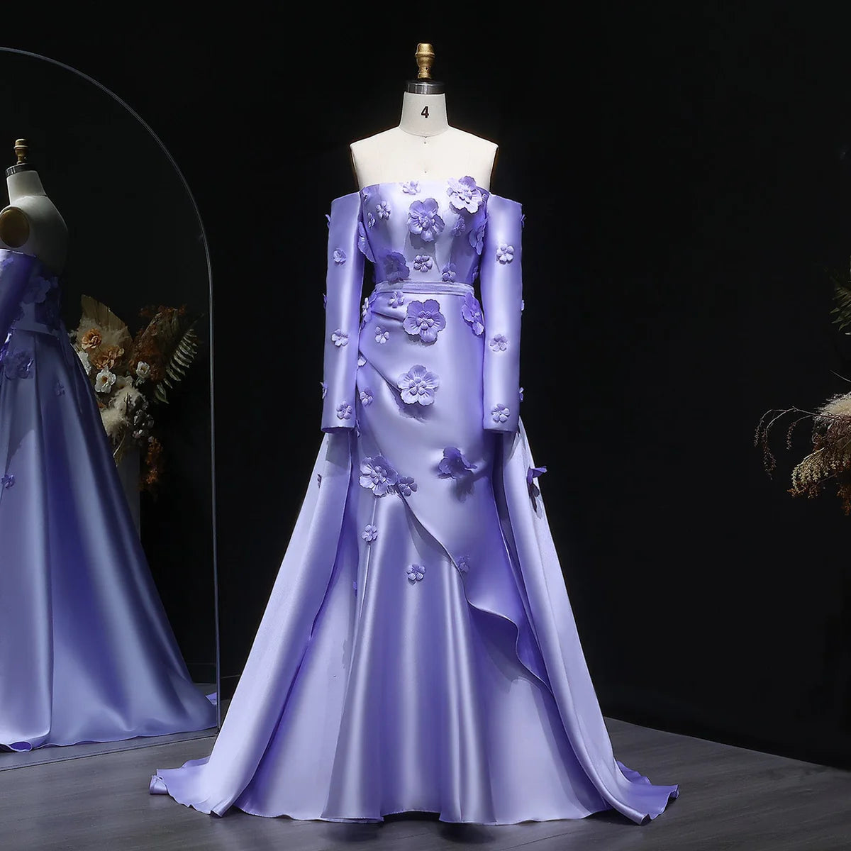 فستان انيق بورود بارزه وأكمام طويله