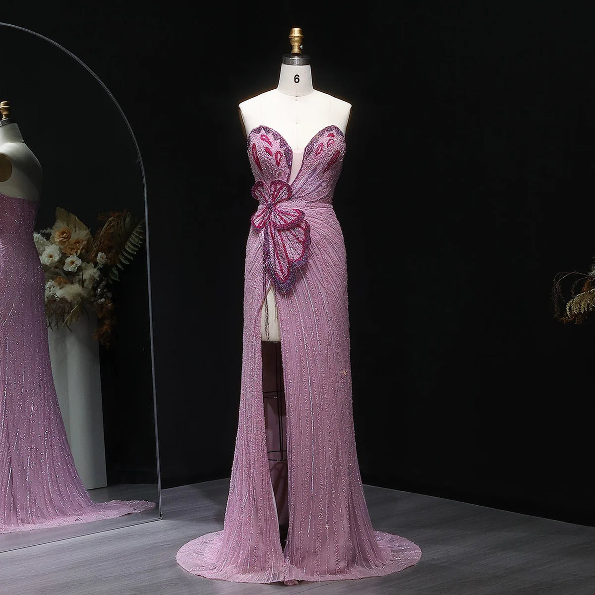 فستان أنثوي مطرز بتصميم مميز