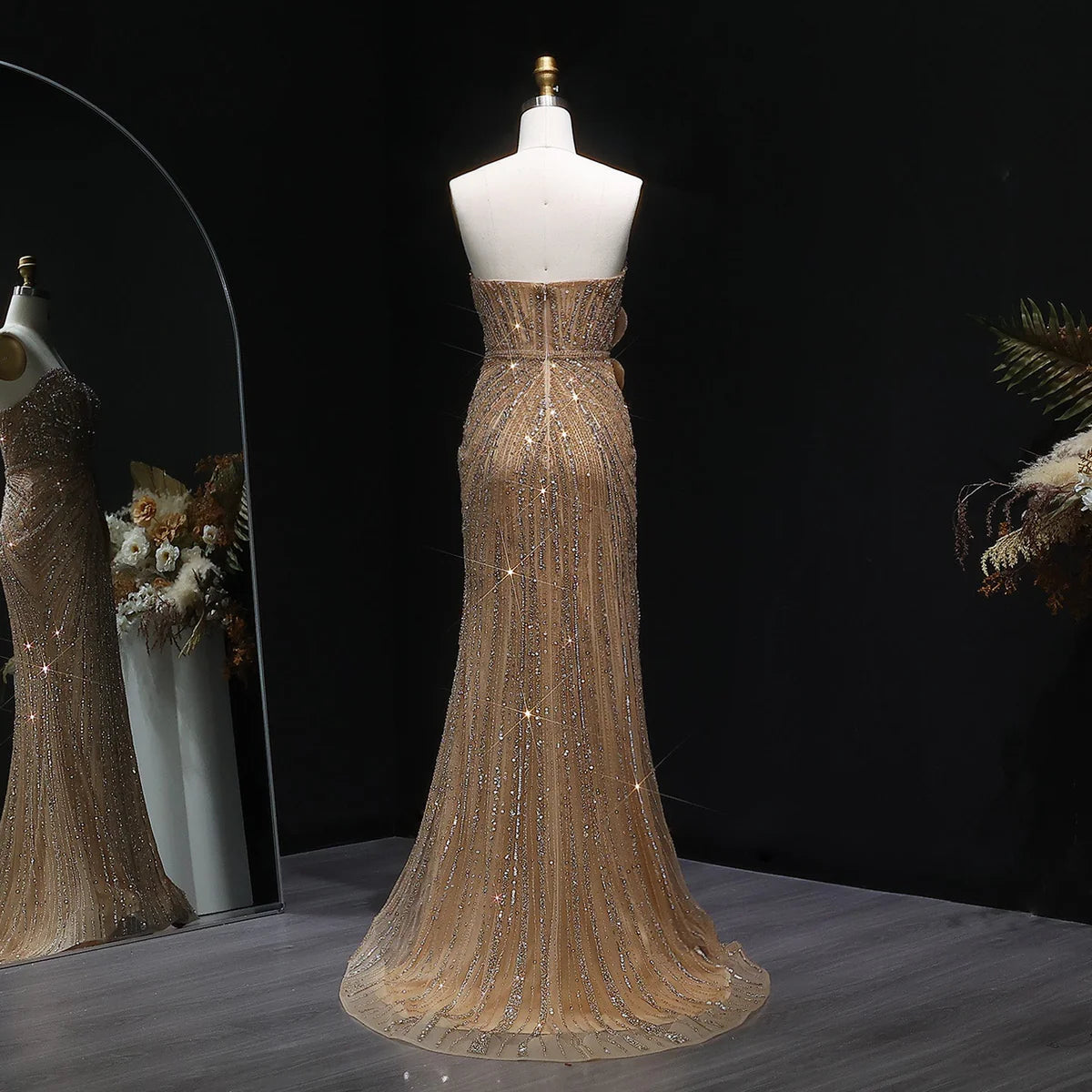 فستان أنثوي مطرز بتصميم مميز