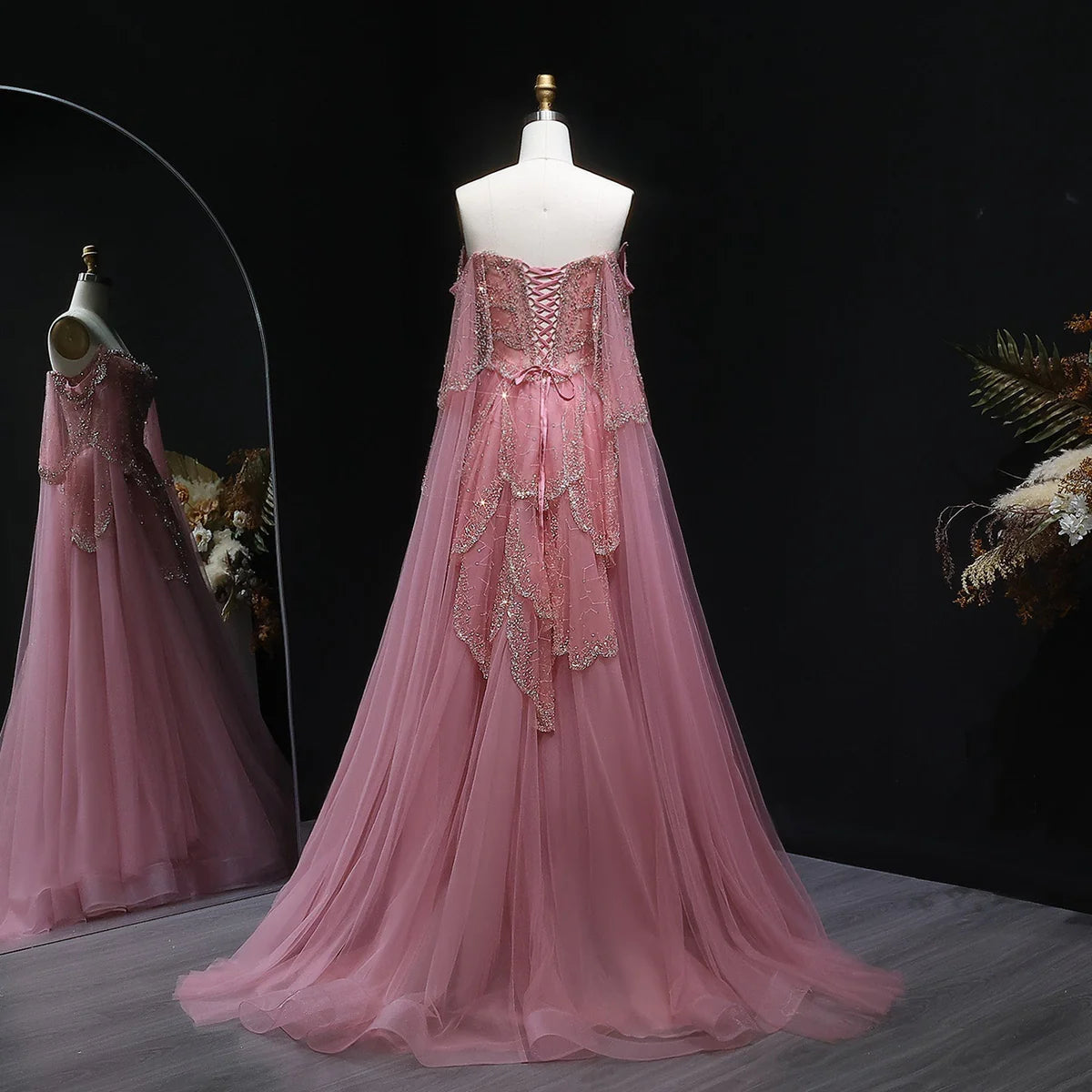 فستان فاخر بأكمام كايب