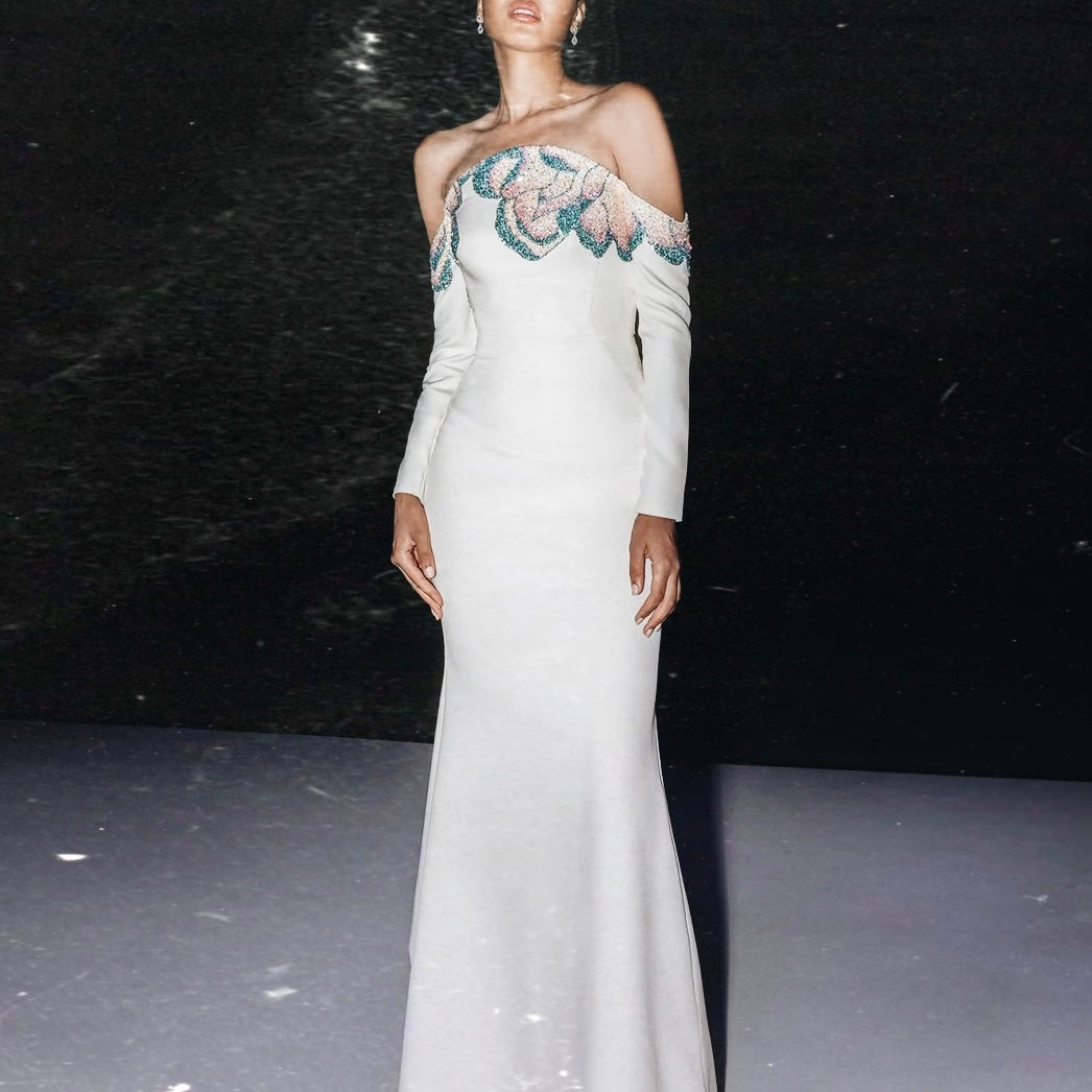 فستان ناعم بتطريز يدوي