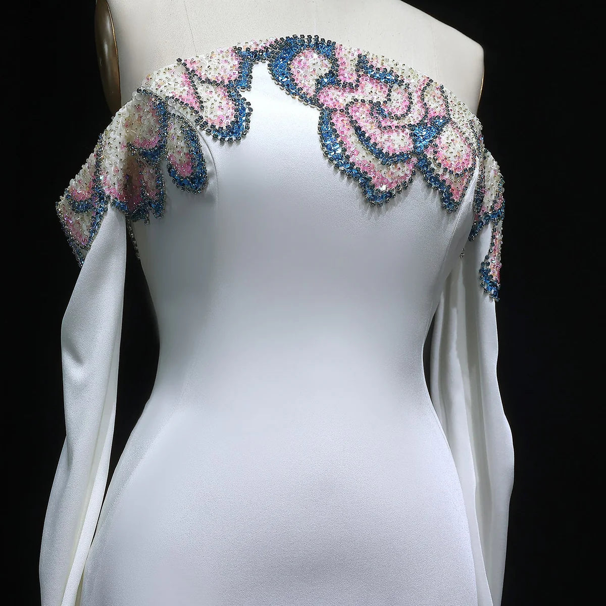 فستان ناعم بتطريز يدوي