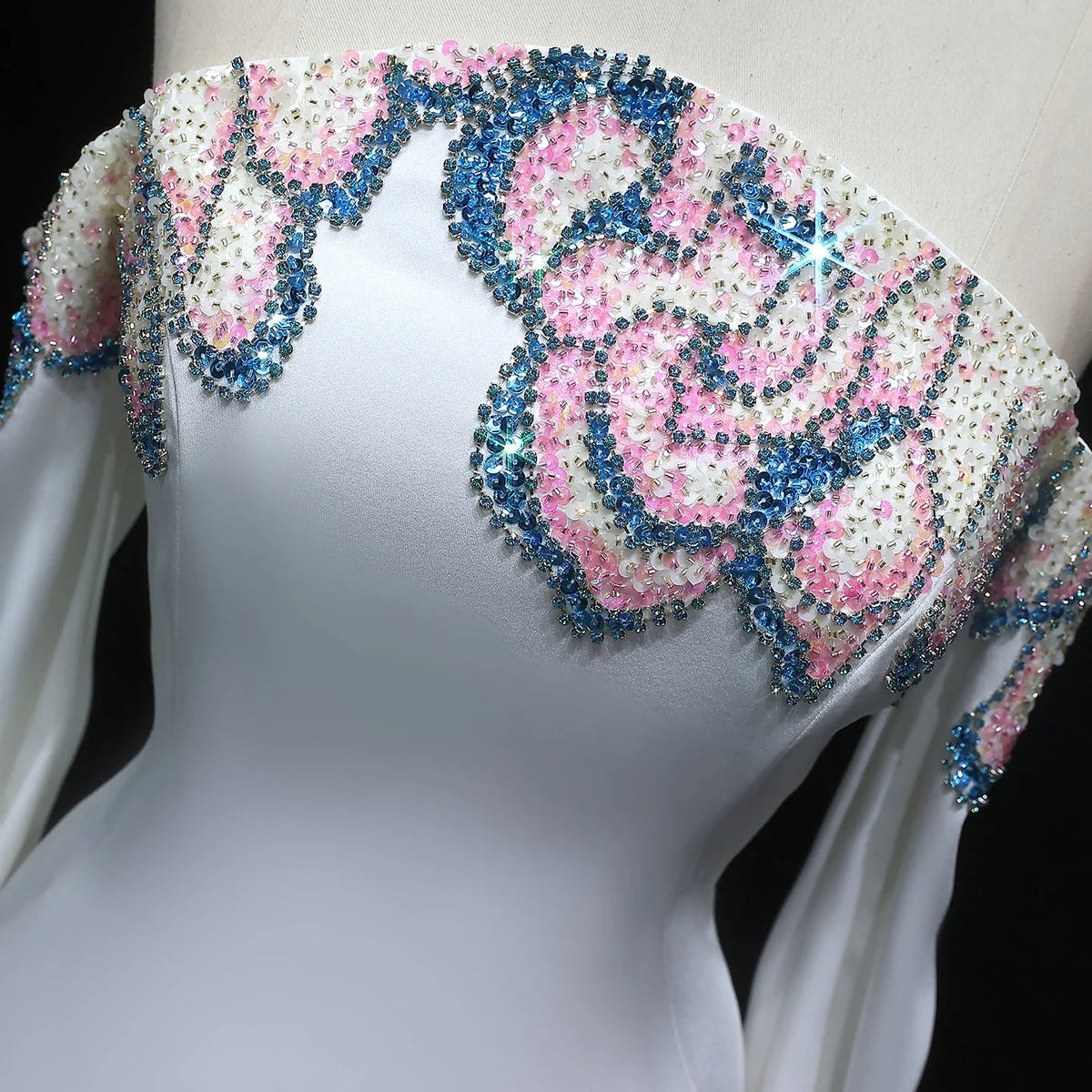 فستان ناعم بتطريز يدوي