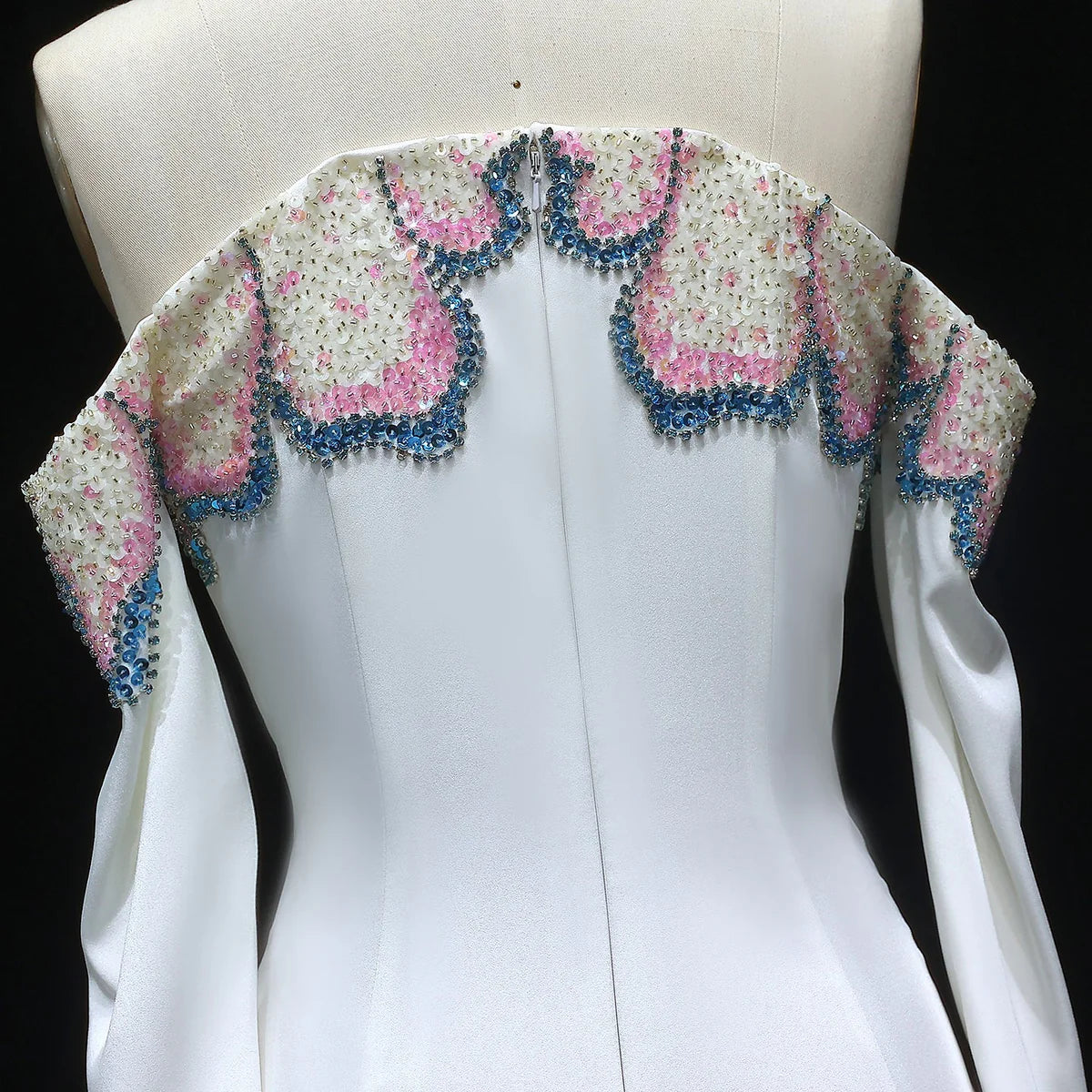 فستان ناعم بتطريز يدوي