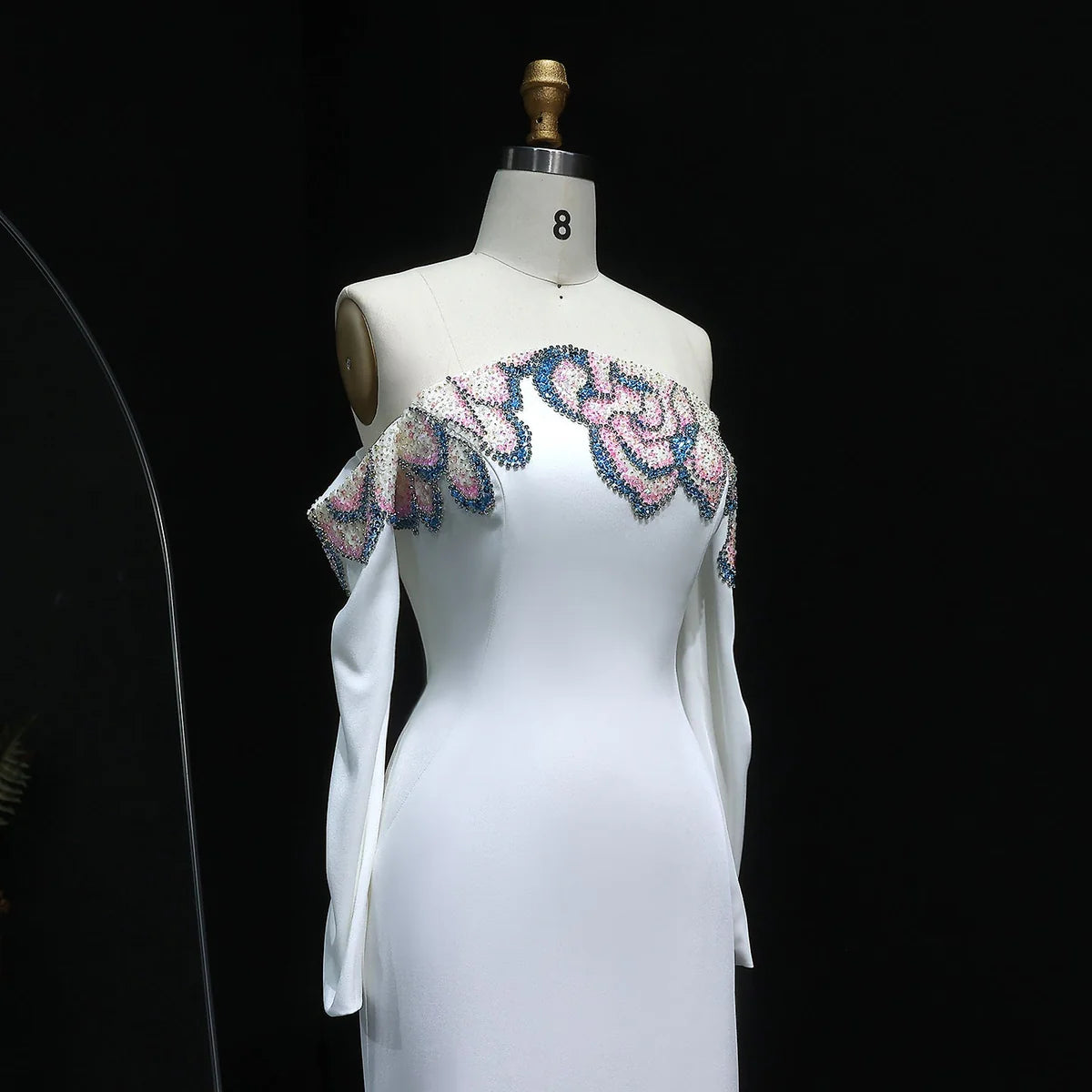 فستان ناعم بتطريز يدوي