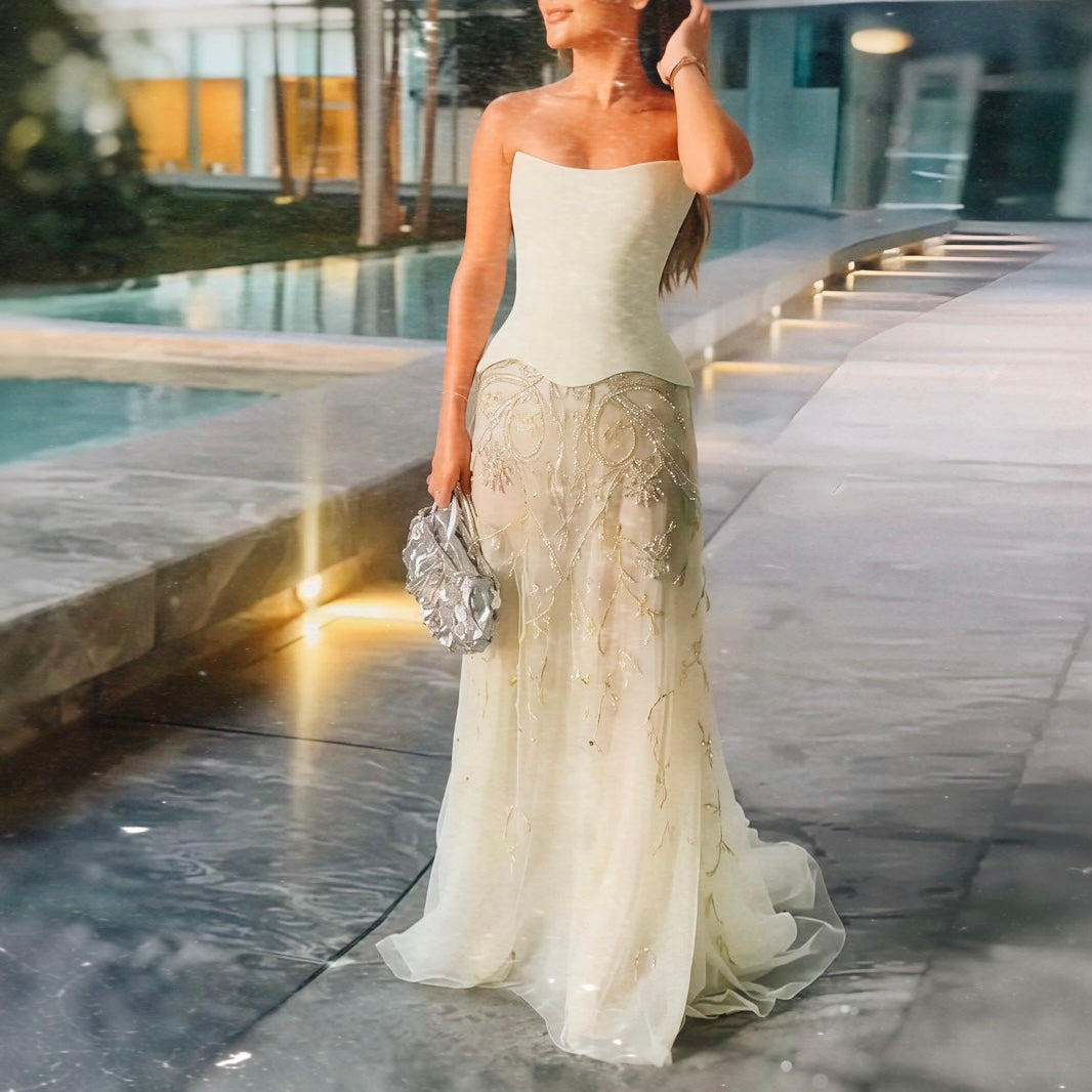 فستان ناعم مطرز بتصميم أنثوي