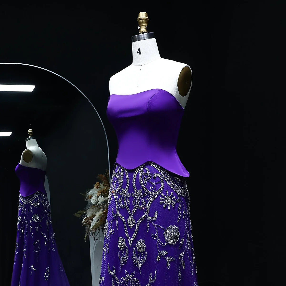 فستان ناعم مطرز بتصميم أنثوي