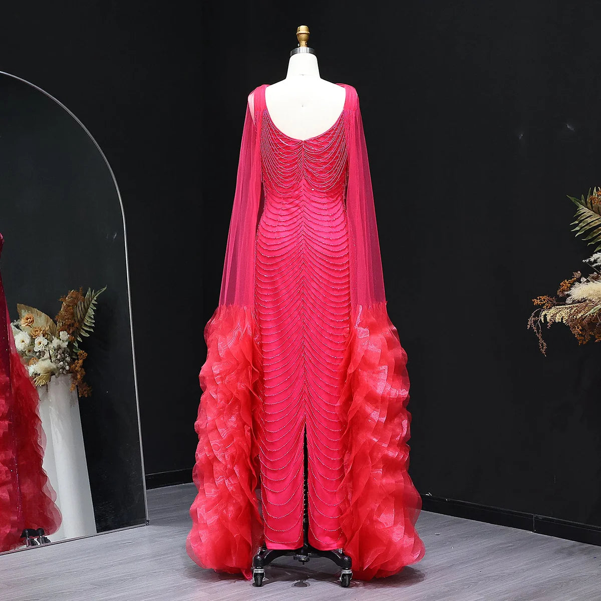 فستان فاخر مطرز بتصميم أكمام كليب طويله