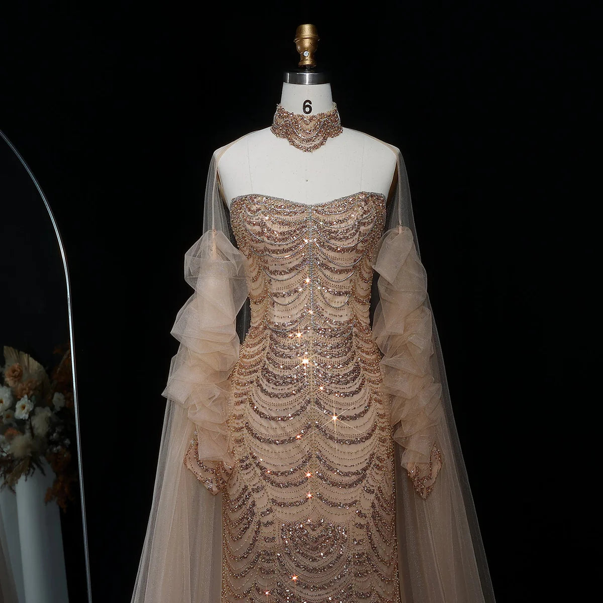 فستان مميز بتطريز يدوي و أكمام طويله