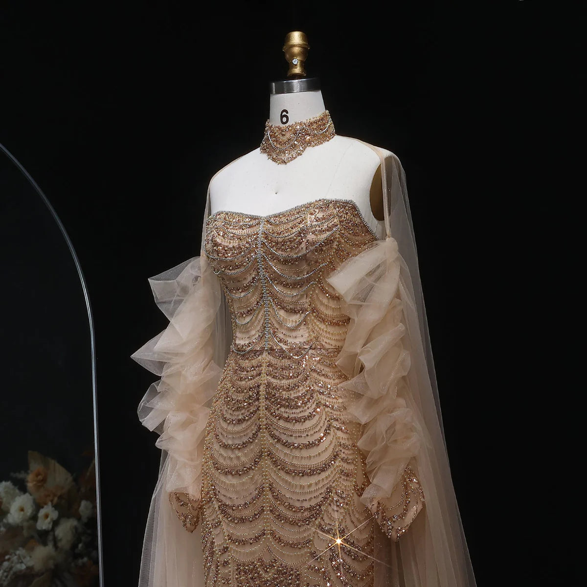 فستان مميز بتطريز يدوي و أكمام طويله