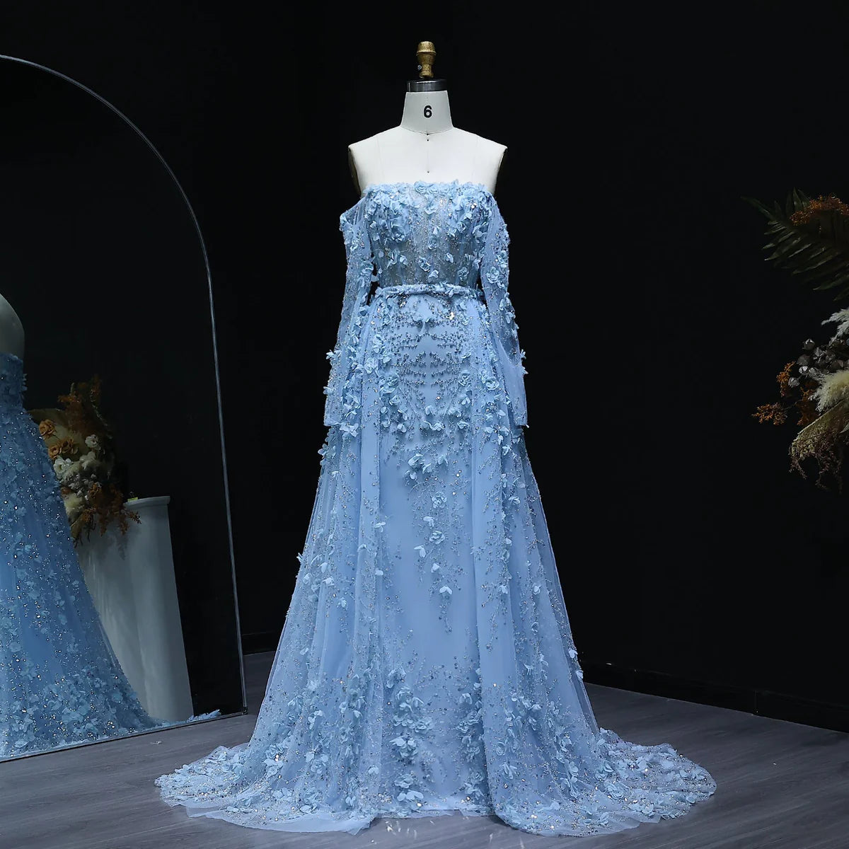 فستان بورود بارزه وذيل طويل بتطريز فاخر