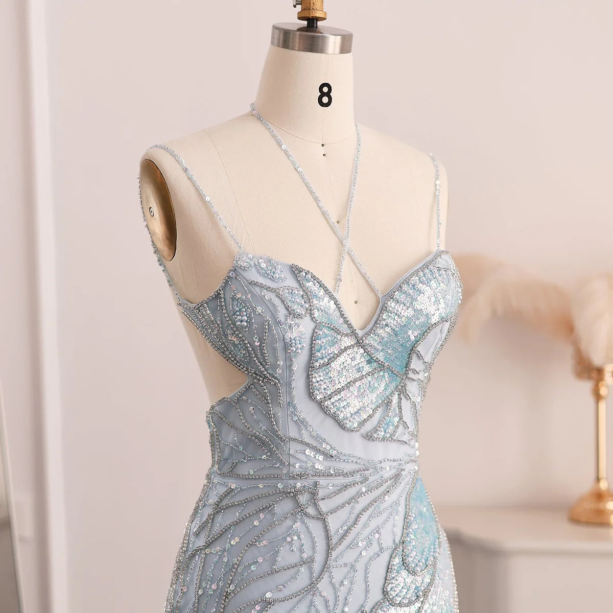 فستان فاخر بتطريز يدوي انيق مع سكارف