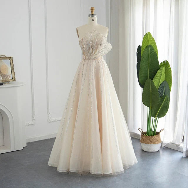 فستان راقي بتصميم بتلات ورد متموجه ومطرزه بطابع أنثوي