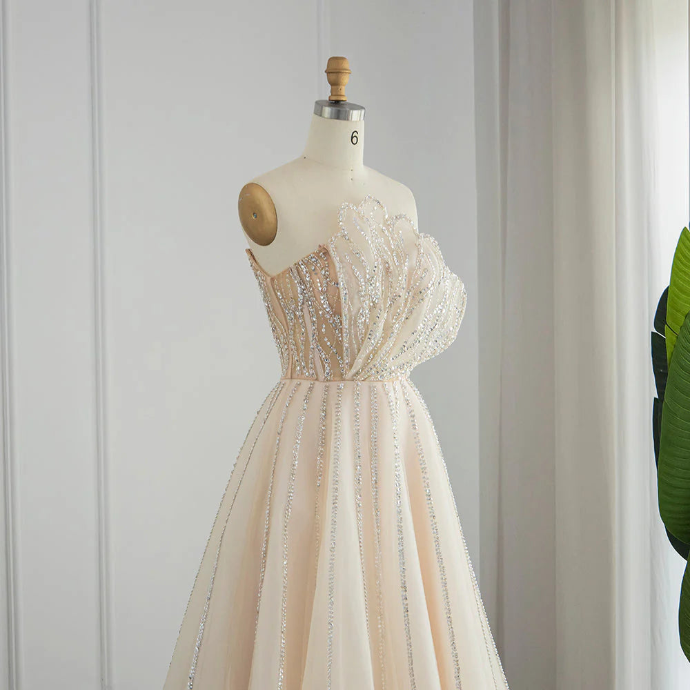 فستان راقي بتصميم بتلات ورد متموجه ومطرزه بطابع أنثوي