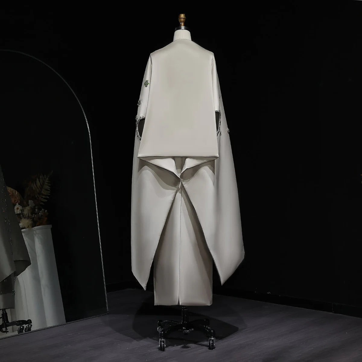 فستان انيق مزين بالكريستال مع كايب