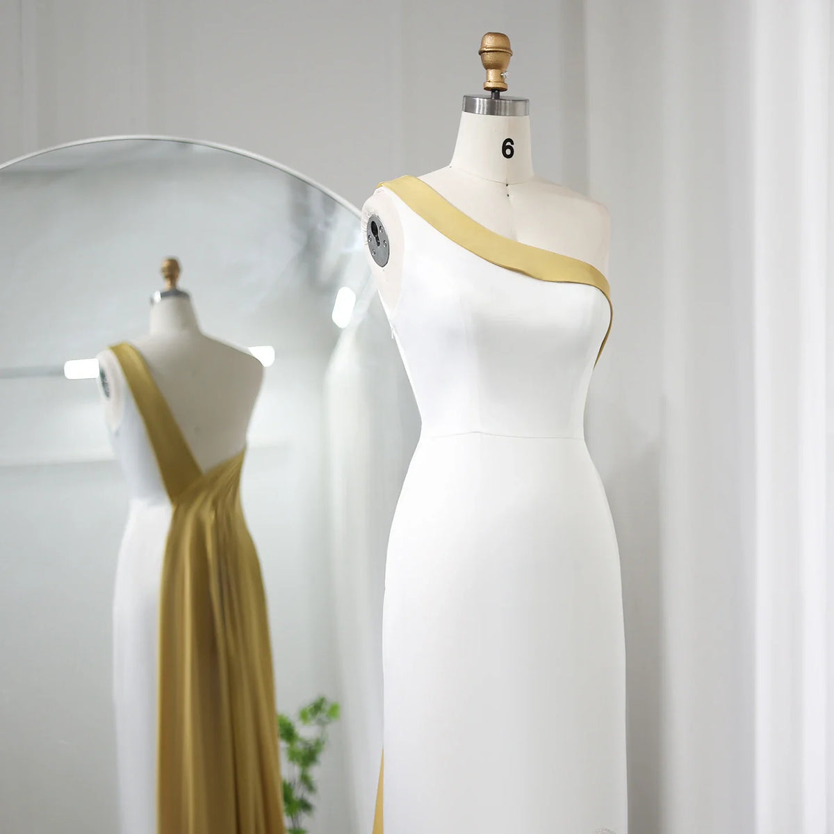 فستان مميز بتصميم أوف شولدر وتطريز بترفلاي