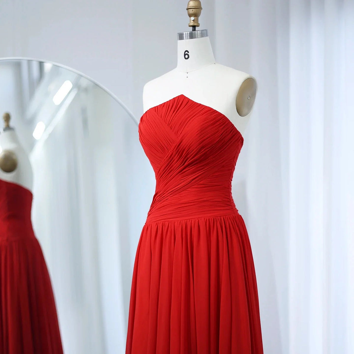 فستان راقي مصمم بالشيفون للمسه انسيابية