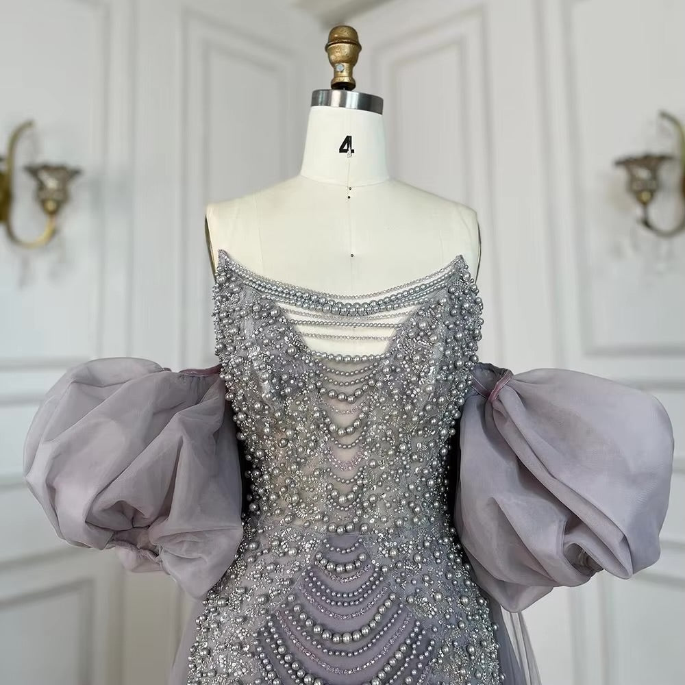 فستان فاخر مزين بالكريستال والؤلؤ يلمسه أنثويه