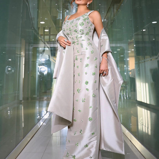 فستان انيق مزين بالكريستال مع كايب