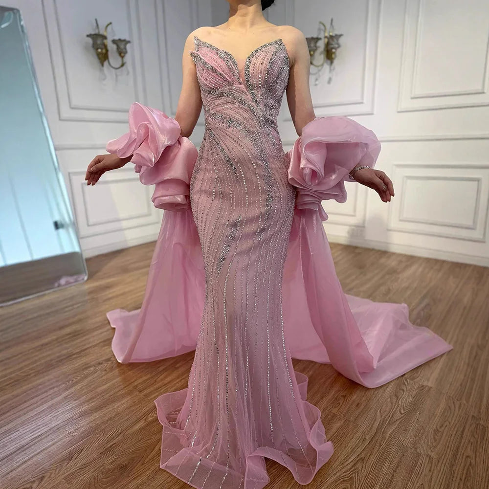 فستان فاخر مطرز مع كايب للمسه أنيقة