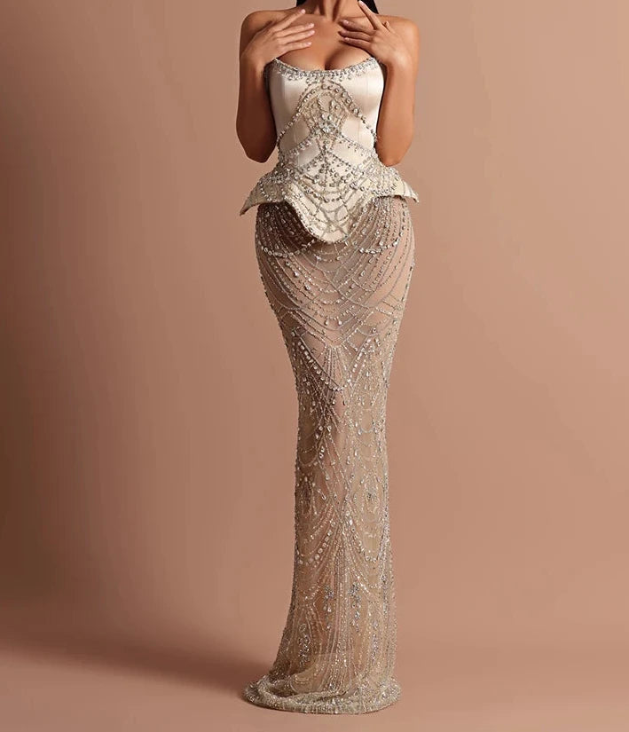فستان فاخر مزين بالكريستال بتصميم كورسيه مميز