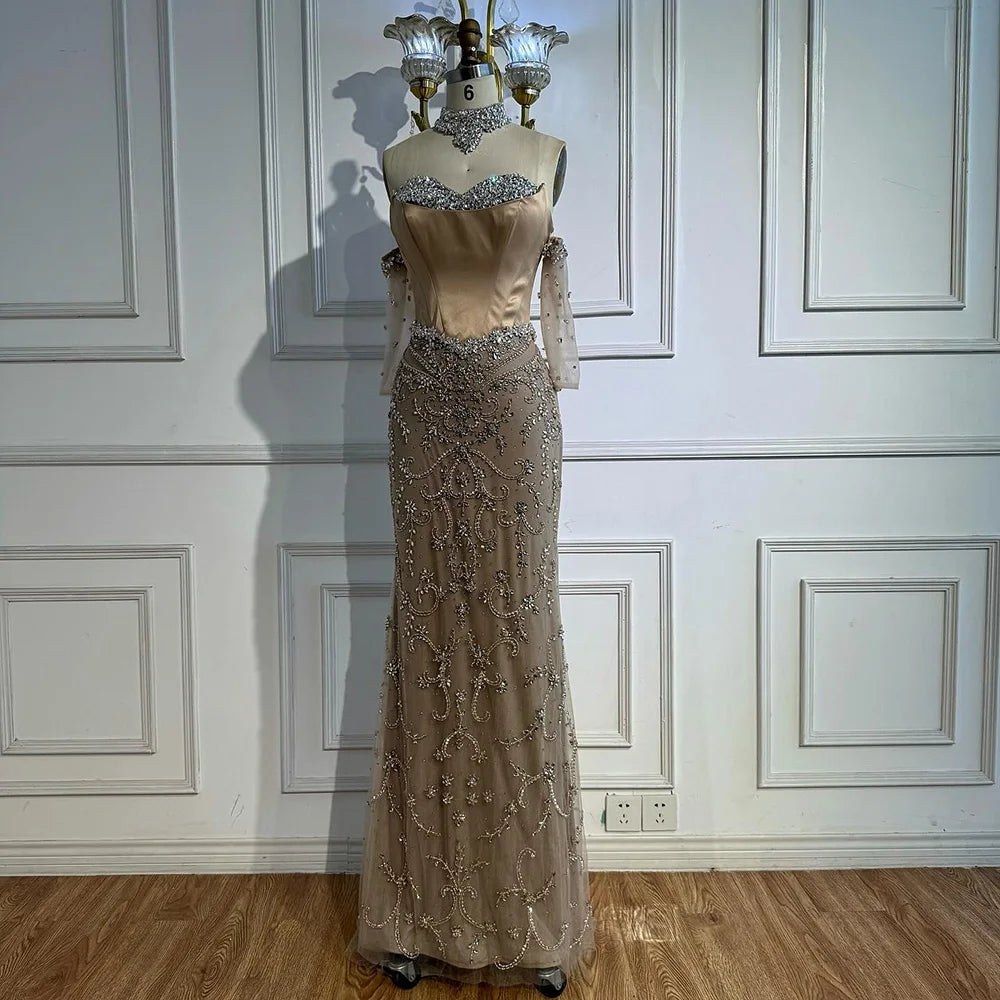 فستان فاخر بتصميم كورسيه مميز ومزين بالكريستال