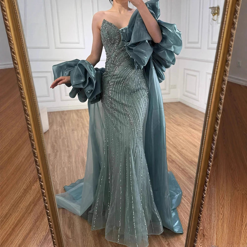 فستان فاخر مطرز مع كايب للمسه أنيقة