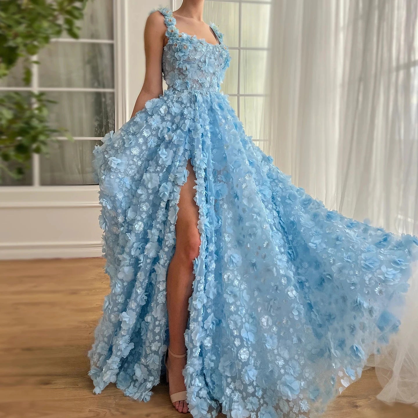 فستان انيق بورود بارزه