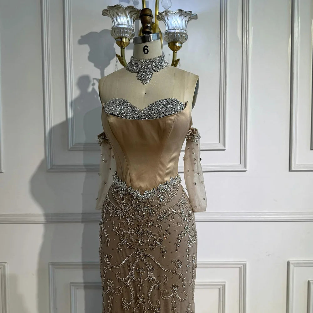 فستان فاخر بتصميم كورسيه مميز ومزين بالكريستال